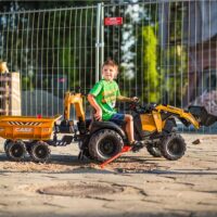 Minamas ekskavatorius su priekaba