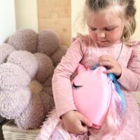 Tualetinis staliukas mergaitėms 2in1 Grožio salonas Unicorn krepšyje