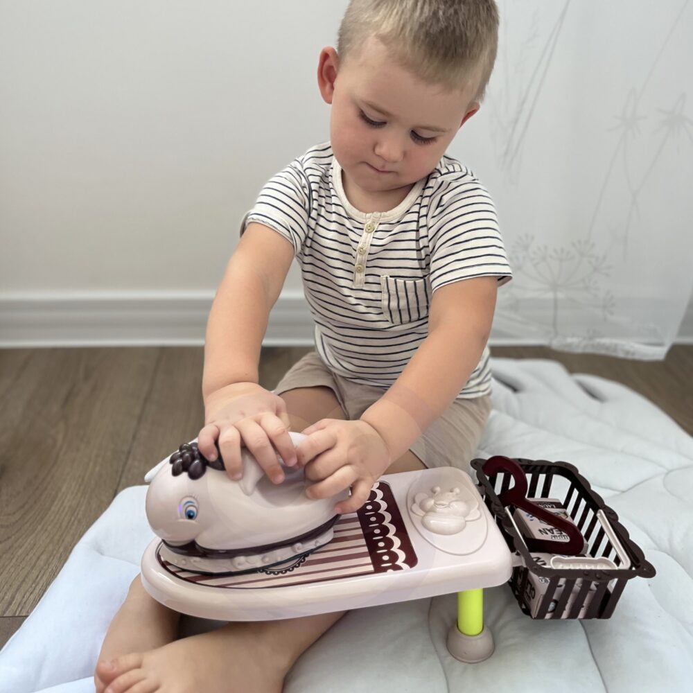 Lyginimo lenta su muzika ir priedais Lyginimo lenta su muzika ir priedais