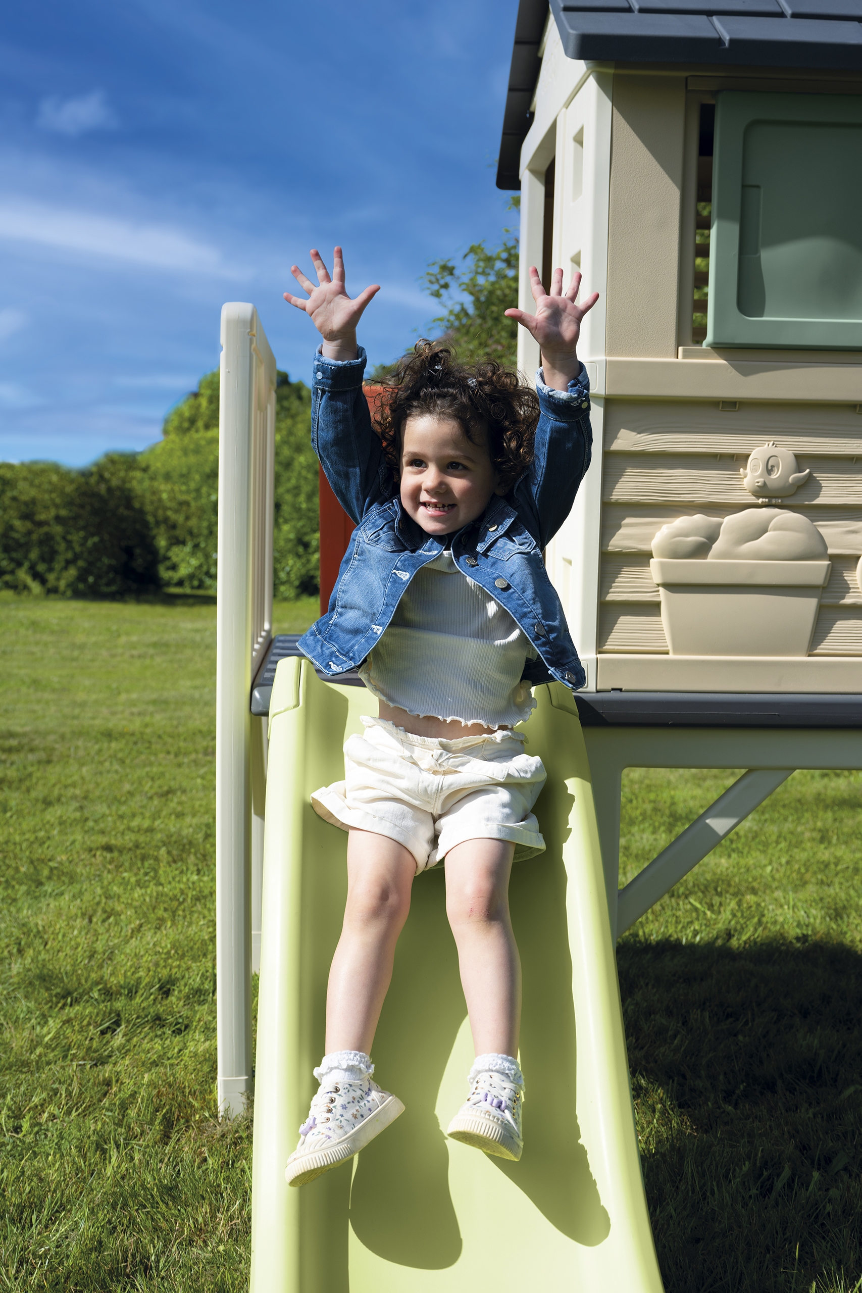 Smoby namelis ant polių su čiuožykla Smoby namelis ant polių su čiuožykla