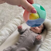 WOOPIE BABY pastelinis barškutis ropojantis kamuoliukas 0m+