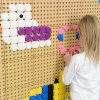 MASTERKIDZ 64 geometrinių formų kaiščių rinkinys STEM lentoms