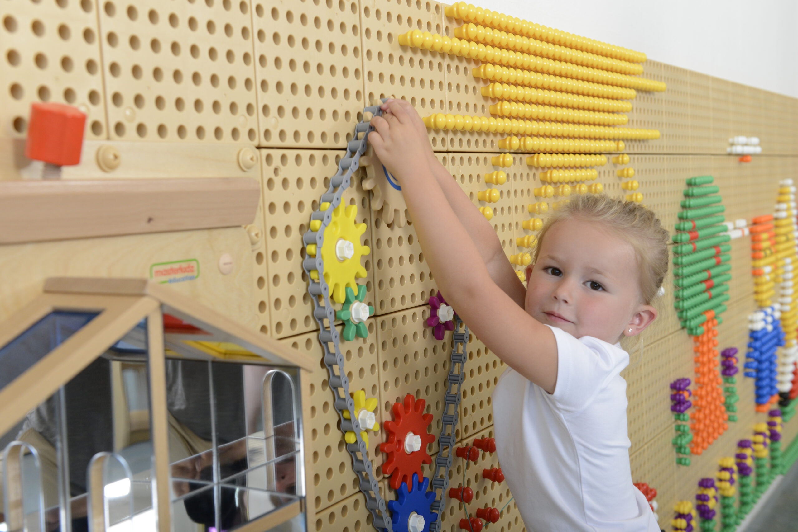 MASTERKIDZ hammasrataste ja keti seinaplaat 79 tk - loo oma mehhanism
