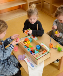 Masterkidz didelis medinis Montessori virvelių vėrimo žaislas