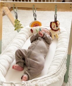 Tooky Toy medinis baby gym su 3 sensoriniais žaislais