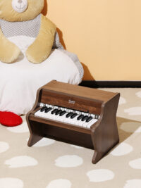 Classic World medinis pianinas vaikams – 18 klavišų muzikinė kelionė