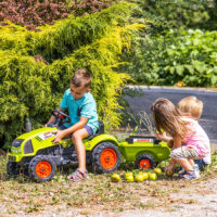 Falk Claas Arion 410 pedalinis traktorius iš 75% perdirbto plastiko su priekaba
