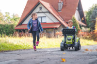Falk Claas Axos 330 pedalinis traktorius su krautuvu