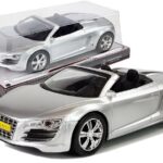 Sidabrinis kabrioletas 1:18 masteliu