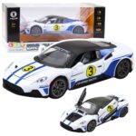1:22 metalinis sportinis automobilis baltas
