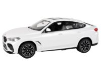 Bmw X6 M baltas automobilis su pultu