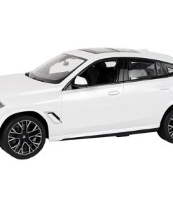 Bmw X6 M baltas automobilis su pultu