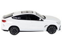 Bmw X6 M baltas automobilis su pultu
