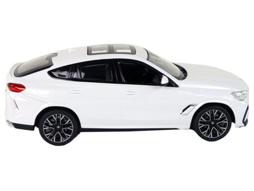 Bmw X6 M baltas automobilis su pultu