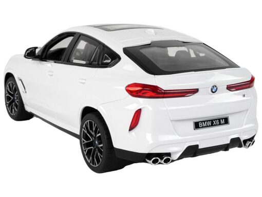 Bmw X6 M baltas automobilis su pultu