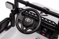 Elektrinis automobilis Toyota FJ baltas
