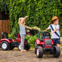 FALK „Valtra S4“ pedalinis traktorius su kaušu ir priekaba