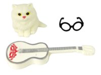 Lėlė emilija su gitara ir kačiuku