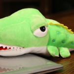 Pliušinis krokodilas lėlė pirštinė 30 cm