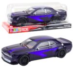 Tamsiai violetinis sportinis automobilis su pavara