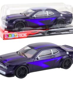 Tamsiai violetinis sportinis automobilis su pavara