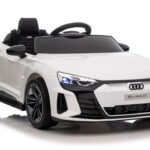 Vaikiškas elektromobilis Audi E‑Tron GT – balta