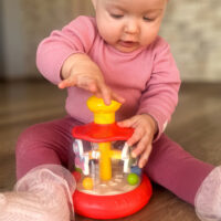 WOOPIE BABY spalvingų arkliukų raudona besisukanti karuselė (vilkelis)