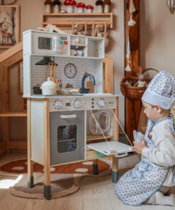 WOOPIE GREEN 9-in-1 medinė interaktyvi virtuvė su skalbimo mašina ir balta lenta