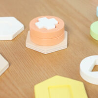 CLASSIC WORLD Montessori formų ir spalvų rūšiavimo bokštas – edukacinė dėlionė vaikams