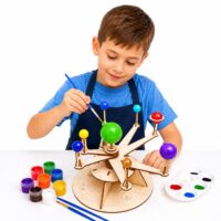 DIY medinis Saulės sistemos modelis vaikams