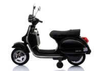 Juoda elektrinė Vespa vaikams