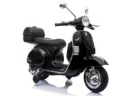 Juoda elektrinė Vespa vaikams