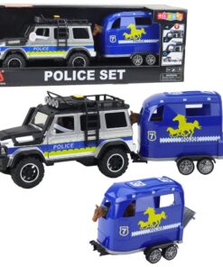 Policijos visureigis su arklių priekaba