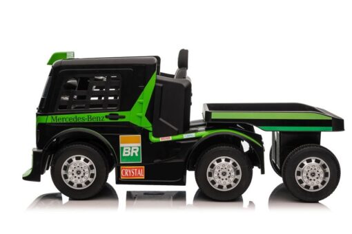 Žalias Mercedes XMX622B su puspriekabe