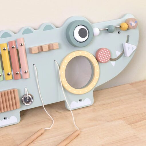 „TOOKY TOY“ medinė manipuliacinė lenta – krokodilas