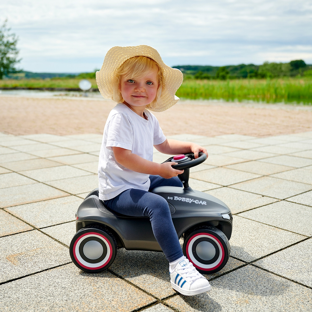 tylus ir itin stabilus pirmasis važiavimo automobilis