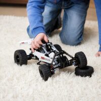 Bekelės RC automobilio konstruktorius iš 409 detalių