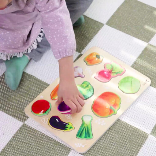 Classic World medinė Montessori daržovių dėlionė – 6 el.