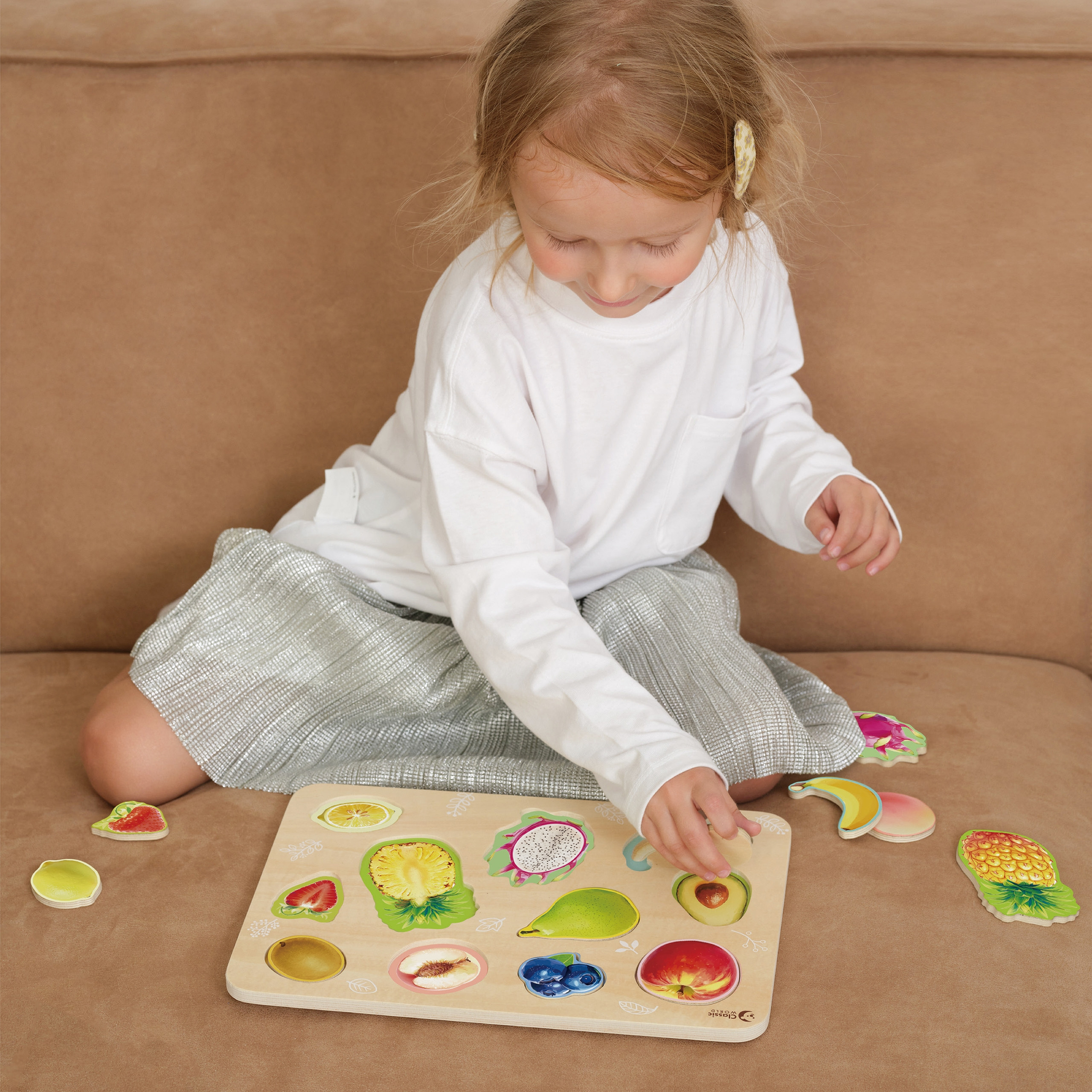 Classic World medinė Montessori vaisių dėlionė