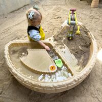 Little Tikes statybų tematikos smėlio ir vandens stalas su koparka