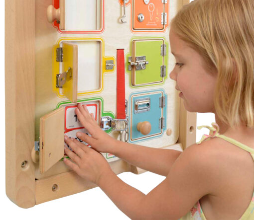 Masterkidz medinė edukacinė lenta „Užraktų atidarymas ir uždarymas“