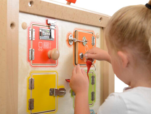 Masterkidz medinė edukacinė lenta „Užraktų atidarymas ir uždarymas“