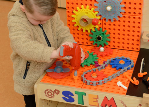 Masterkidz medinės STEM dirbtuvės XXL su įrankiais ir mechanikos sistema