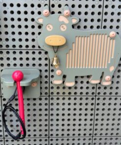 Masterkidz muzikinis STEM panelis „Muzikinė karvė“ – guiro + varpelis (3+)
