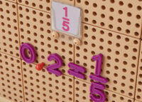 Masterkidz skaičių ir veiksmų rinkinys (82 el.) – mokymuisi ant STEM lentų