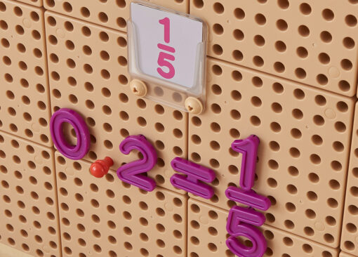 Masterkidz skaičių ir veiksmų rinkinys (82 el.) – mokymuisi ant STEM lentų