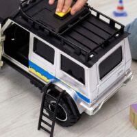 Policijos visureigis su šviesomis ir garsais