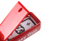 Raudona Money Gun pinigų šaudyklė – su banknotais