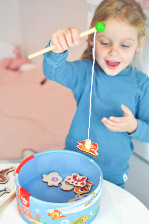 Tooky Toy magnetinė žvejybos žaidimo dėžutė „Didysis žvejybos nuotykis kibirėlyje“