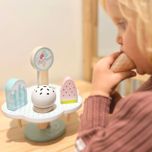 Tooky Toy medinis magnetinių ledų stendas su 7 ledais ir šaukšteliu